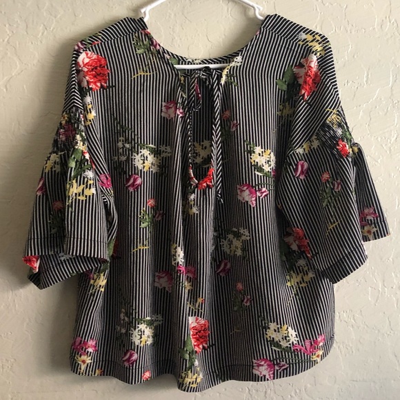 Crop Top - Picture 2 of 4